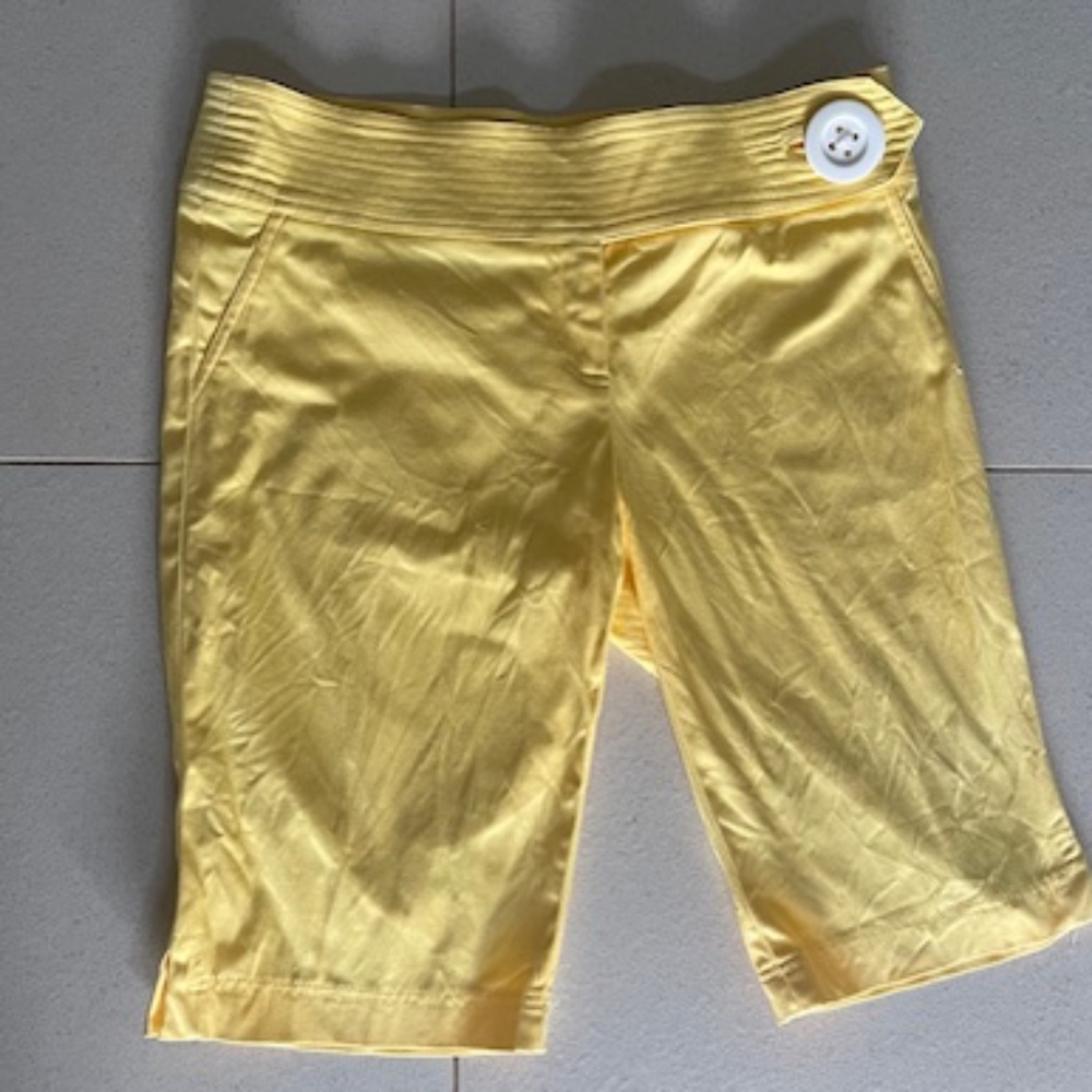 Cache Yellow Short 12  EUC